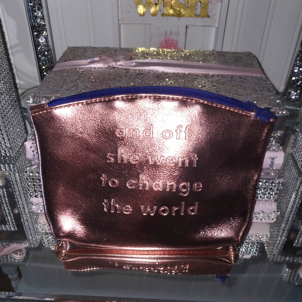 🌸NWOT Limited Edition Ipsy cosmetic Bag 🌸